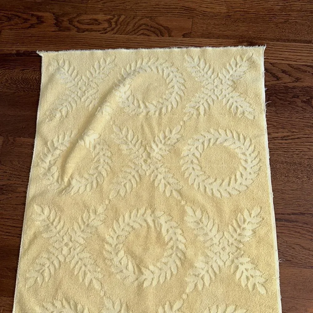 Vintage mid century yellow bath towel with‎ raised wreath & leaf design